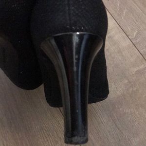 bandolino black pumps